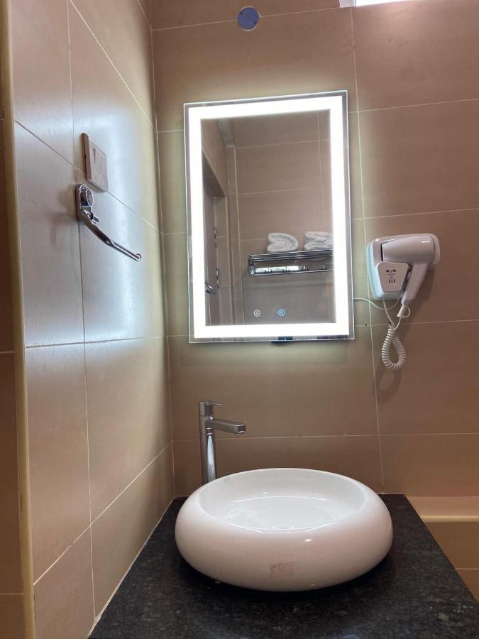תני Le Shiv Executive Suite מראה חיצוני תמונה